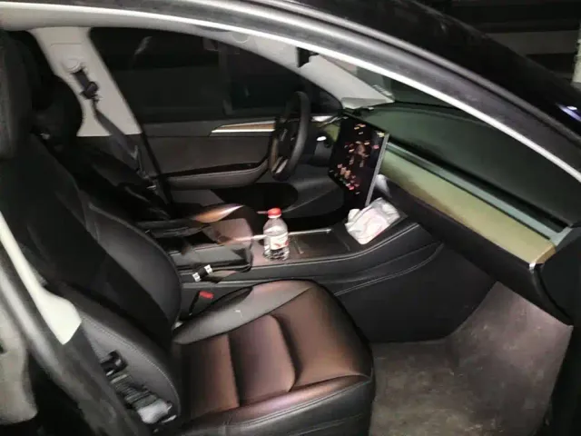 Tesla Model Y — Фото автомобиля 12