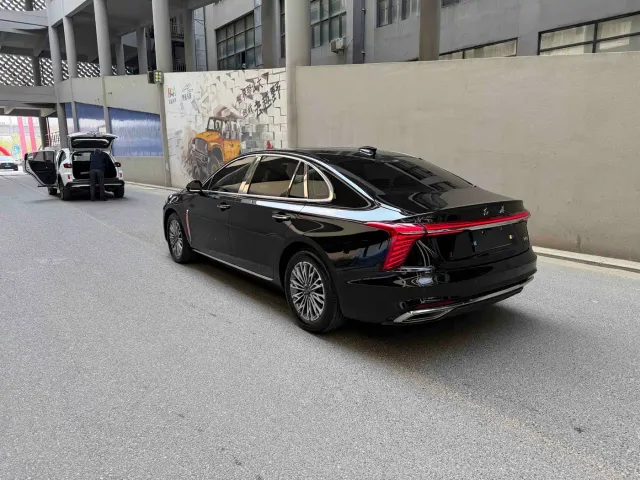 Hongqi H5 — Фото автомобиля 4