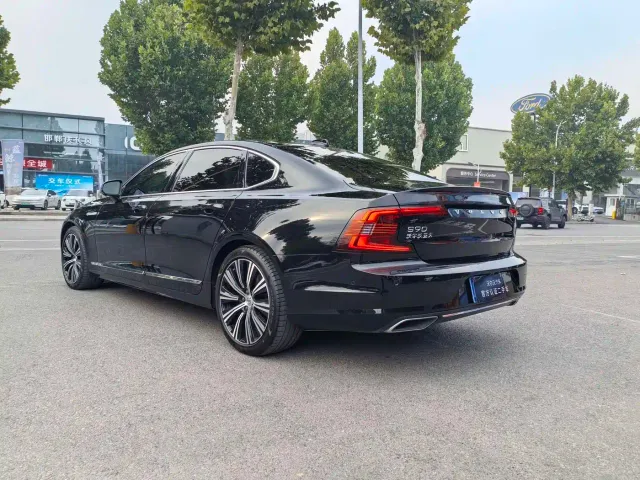 Volvo S90 — Фото автомобиля 10