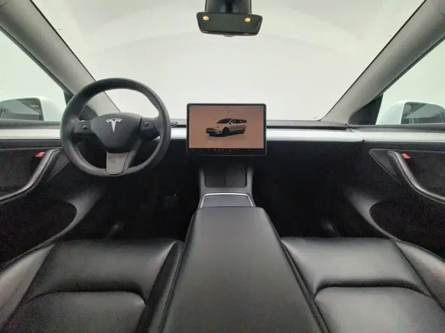 Tesla Model Y — Фото автомобиля 5