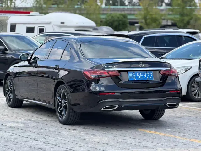 Mercedes-Benz E-Class — Фото автомобиля 4