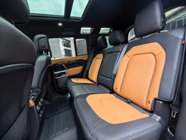 Land Rover Defender — Фото автомобиля 18