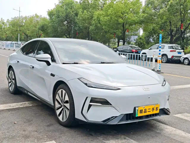 Geely Galaxy E8 — Фото автомобиля 3