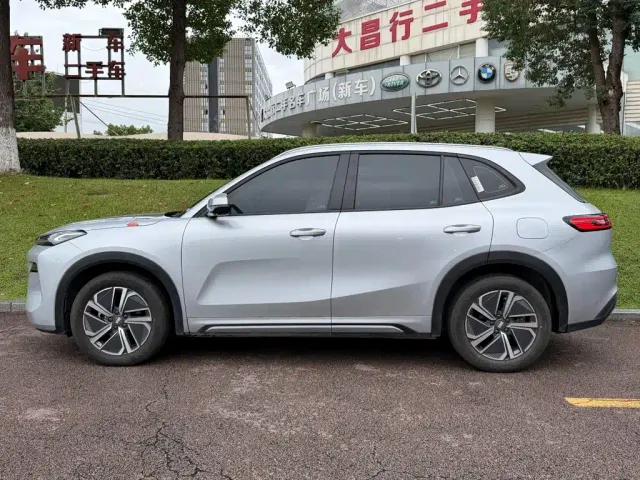 Geely Galaxy Starship 7 EM-i — Фото автомобиля 3