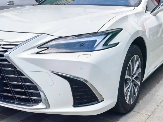 Lexus ES — Фото автомобиля 7