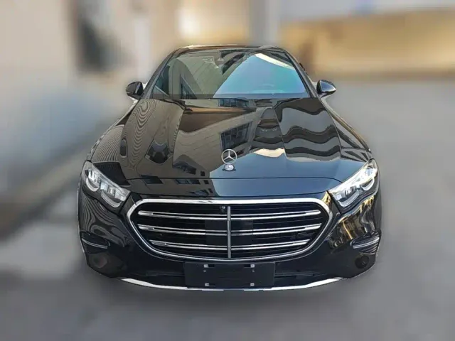 Mercedes-Benz E-Class — Фото автомобиля 4