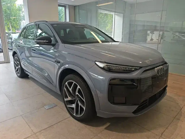 Audi Q6L e-tron — Фото автомобиля 3