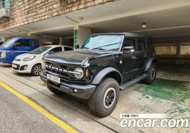 Ford Bronco — Фото автомобиля 3