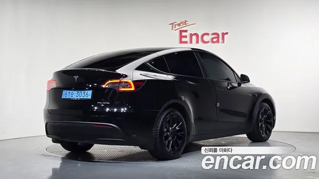 Tesla Model Y — Фото автомобиля 2