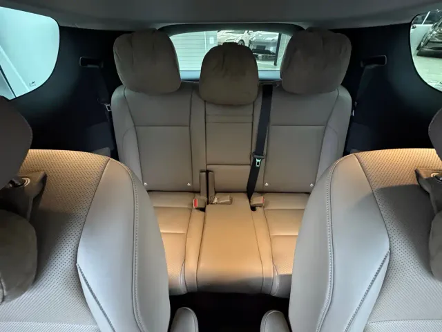 Li Auto MEGA — Фото автомобиля 14