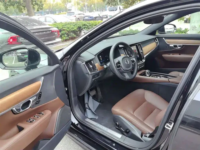 Volvo S90 — Фото автомобиля 11