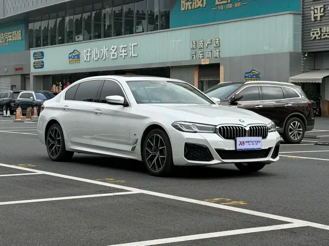 BMW 5 Series — Фото автомобиля 3