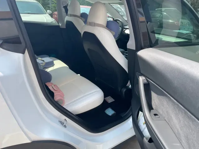 Tesla Model Y — Фото автомобиля 4