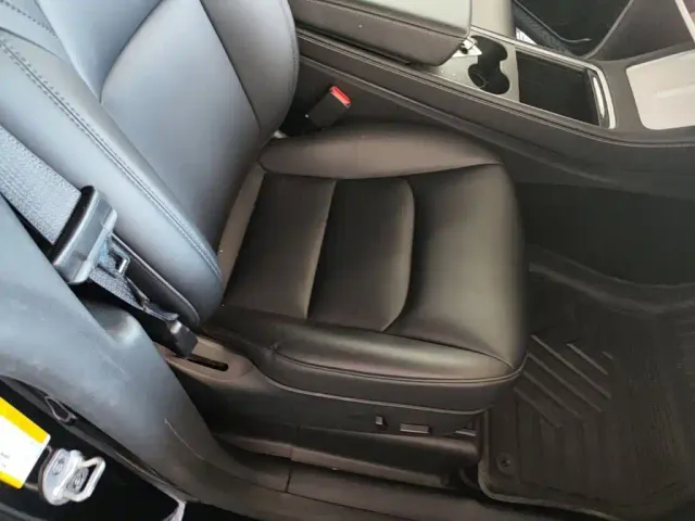 Tesla Model Y — Фото автомобиля 24