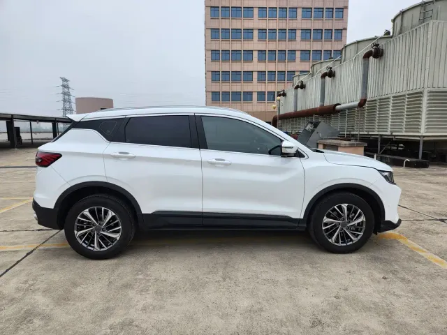 Geely Binyue — Фото автомобиля 4