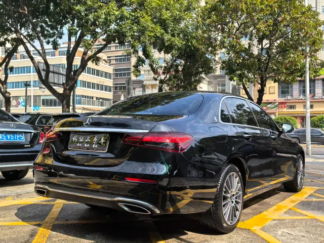 Mercedes-Benz E-Class — Фото автомобиля 2