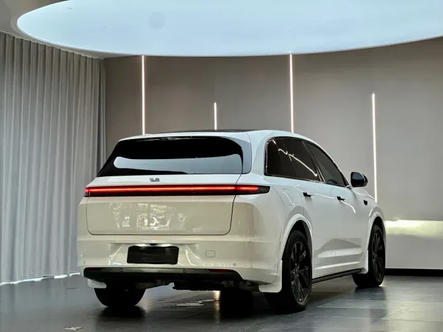 Li Auto L7 — Фото автомобиля 8