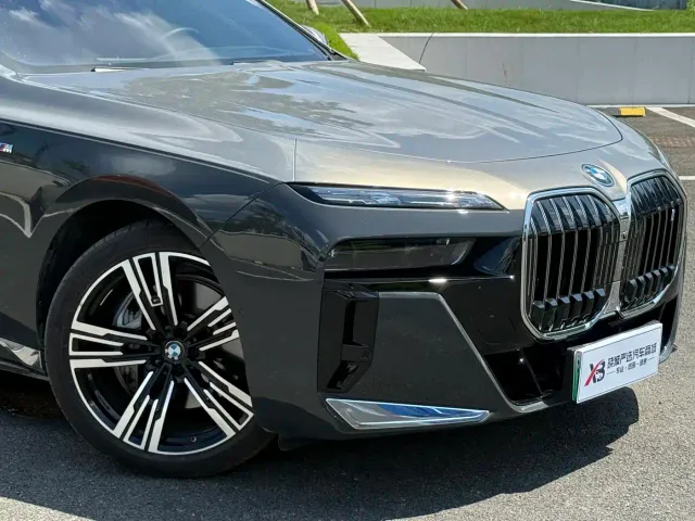 BMW i7 — Фото автомобиля 3