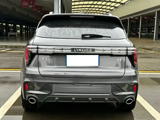 Lynk & Co 01 — Фото автомобиля 8