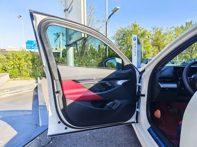 BMW 5 Series — Фото автомобиля 9