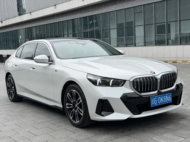 BMW 5 Series — Фото автомобиля 8