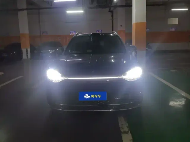 AITO Wenjie AITO M9 2024 Model Extended Range Ultra Edition 52kWh 5-Seater — Фото автомобиля 2