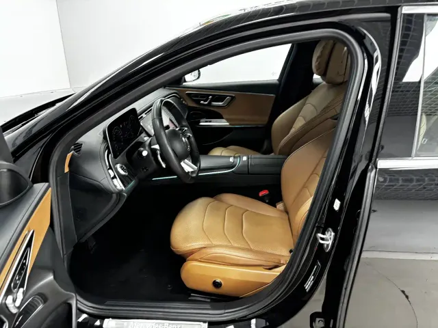 Mercedes-Benz E-Class — Фото автомобиля 11