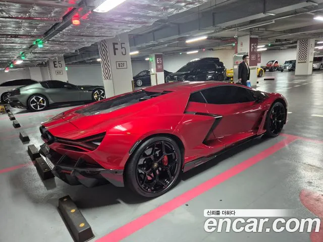 Lamborghini Revuelto — Фото автомобиля 6
