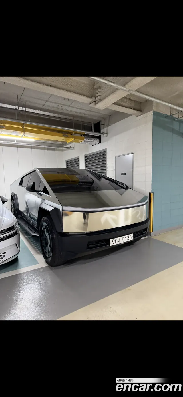 Tesla Cybertruck — Фото автомобиля 10