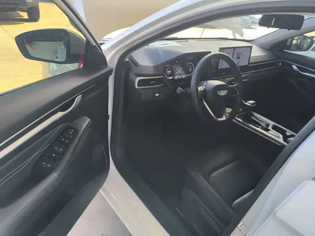 Geely Emgrand — Фото автомобиля 15