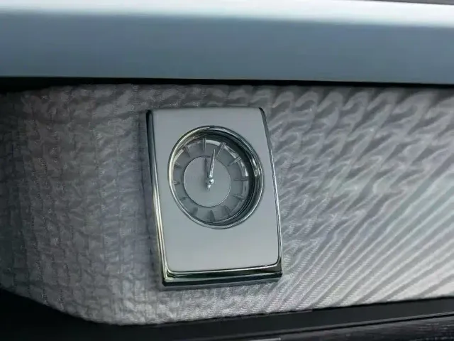 Rolls-Royce Phantom — Фото автомобиля 11