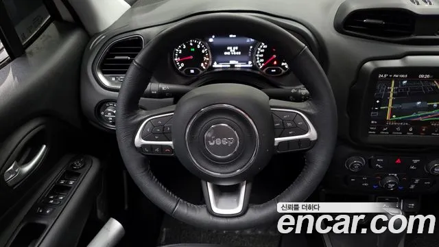 Jeep Renegade — Фото автомобиля 13