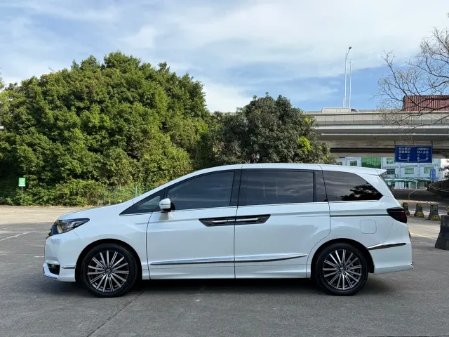 Honda Elysion — Фото автомобиля 20