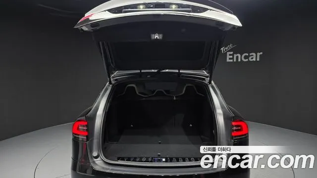 Tesla Model X — Фото автомобиля 20