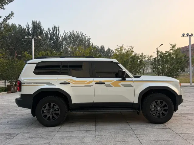 Toyota Prado — Фото автомобиля 4