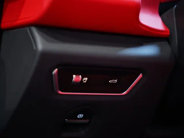 Lotus Emira — Фото автомобиля 24