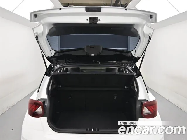 Hyundai Venue — Фото автомобиля 18