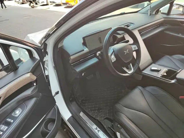 Xpeng P5 — Фото автомобиля 15