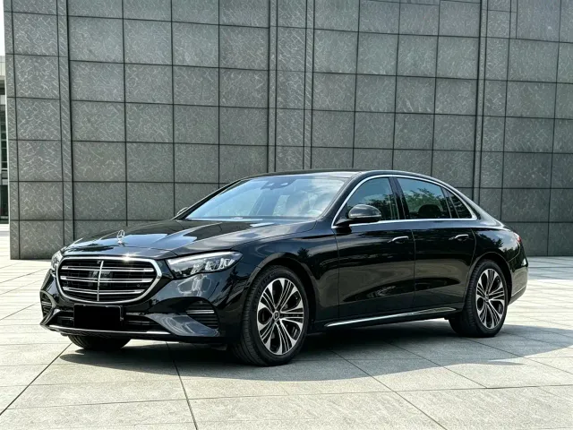 Фотография автомобиля — Mercedes-Benz E-Class