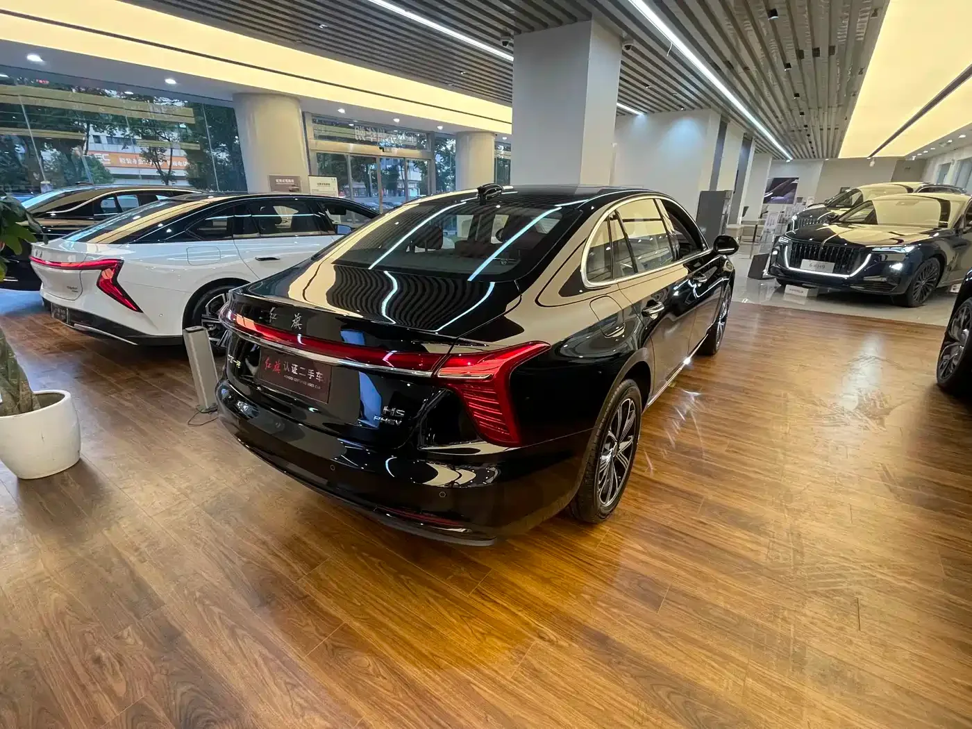 Hongqi Hongqi H5 PHEV 2025 130 Super Hybrid Edition — Фото автомобиля 5
