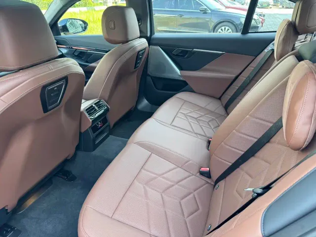 BMW i5 — Фото автомобиля 8