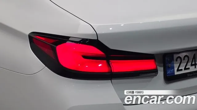 BMW 5 Series — Фото автомобиля 8