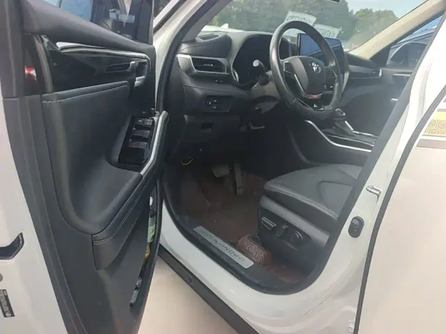 Toyota Highlander — Фото автомобиля 15