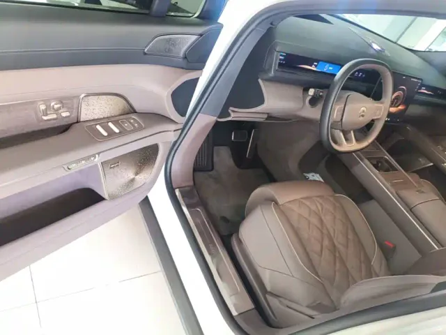 Nio ES8 — Фото автомобиля 15