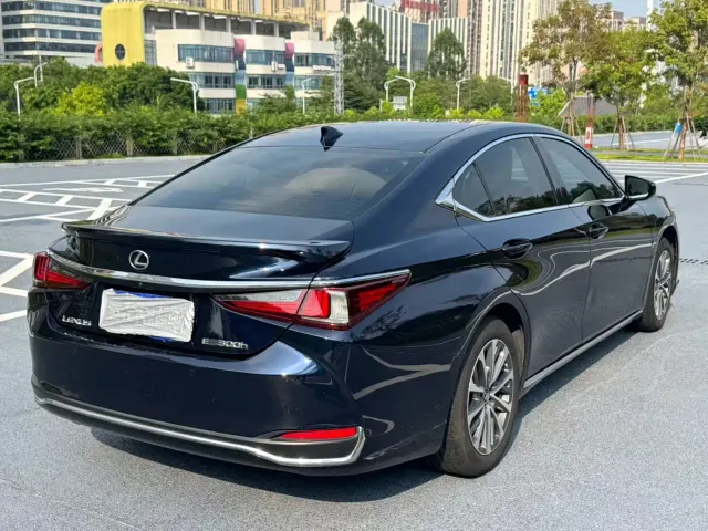 Lexus ES — Фото автомобиля 9