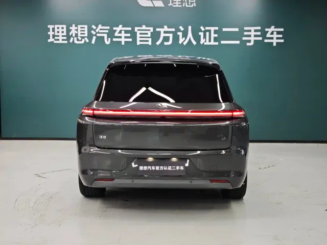 Li Auto L8 — Фото автомобиля 5
