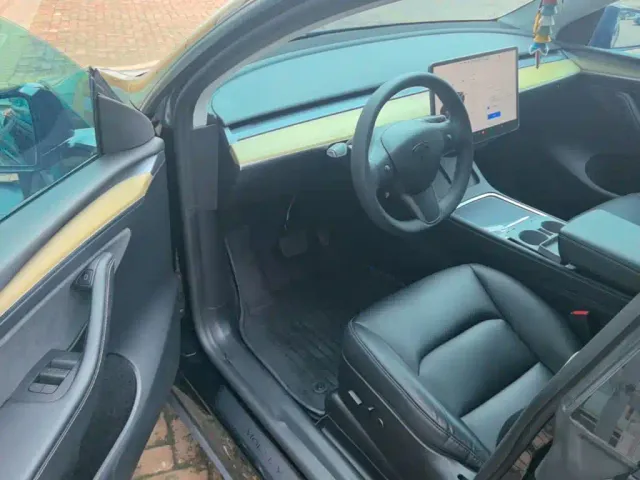 Tesla Model Y — Фото автомобиля 15
