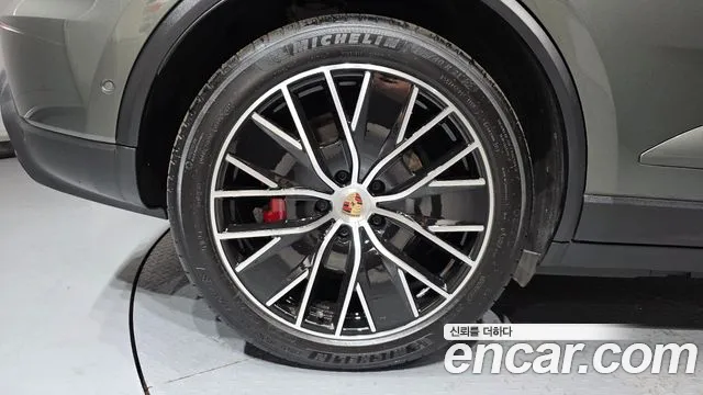 Porsche Macan Electric — Фото автомобиля 5