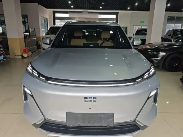 Geely Galaxy Starship 7 EM-i — Фото автомобиля 2