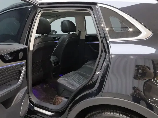 Hongqi HS5 — Фото автомобиля 12